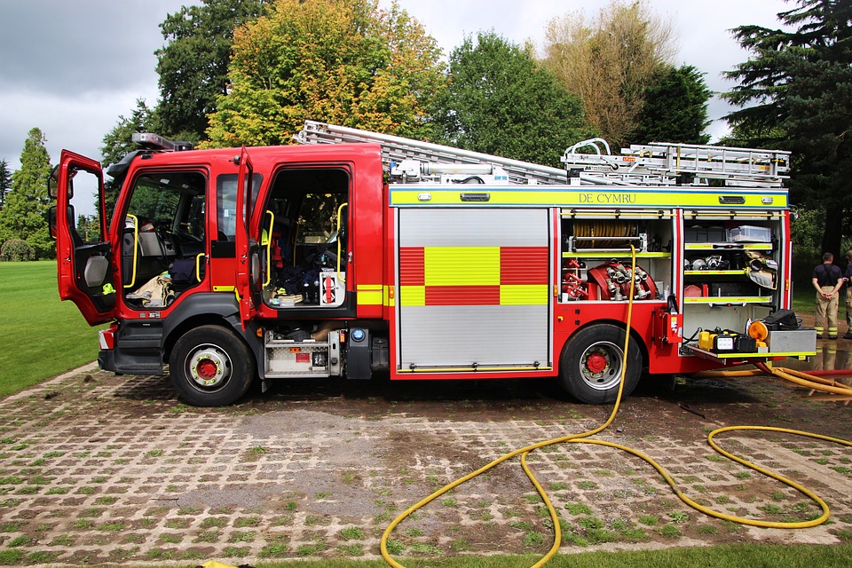 Monitores de incendios e hidrantes herramientas esenciales para los bomberos
